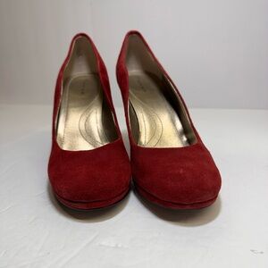 Tahari Colette Red Suede Heels 7.5 M